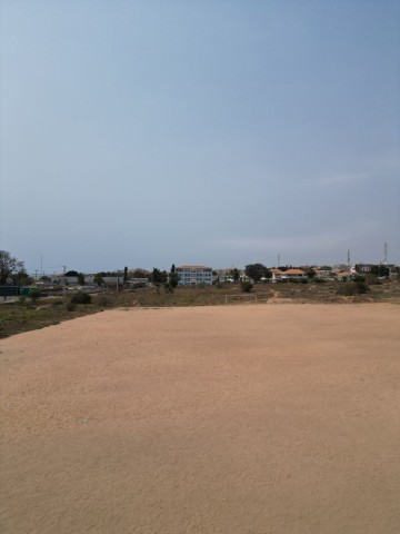 A Venda Terreno de 4 hectares, adjacente ao KFC e a Pumagol do Benfica, no Benfica, Luanda.