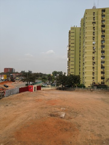 A Venda Terreno de 5.900m², na Avenida Brasil, uma das ruas mais tradicionais do centro de Luanda.
