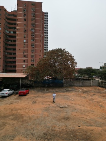 A Venda Terreno de 5.900m², na Avenida Brasil, uma das ruas mais tradicionais do centro de Luanda.