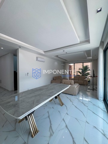 A Venda Luxuosa vivenda V5 com piscina e anexo, na Rotunda da Fubú, por detrás do novo templo Simão Kimbangu.