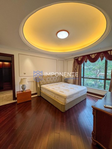 A Venda Luxuosa vivenda V6 com piscina, no condomínio Paraíso Real, Talatona.
