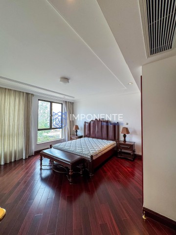 A Venda Luxuosa vivenda V6 com piscina, no condomínio Paraíso Real, Talatona.