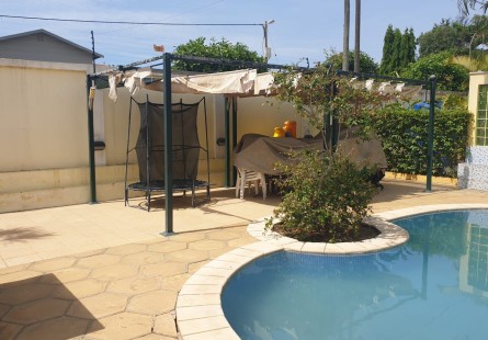 Vivenda V4 com anexo e piscina, no Projeto Nova Vida, Golfe 2.