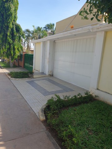 A Venda Vivenda V4 com anexo e piscina, no Projeto Nova Vida, Golfe 2.