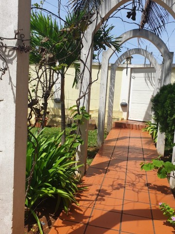 A Venda Vivenda V4 com anexo e piscina, no Projeto Nova Vida, Golfe 2.