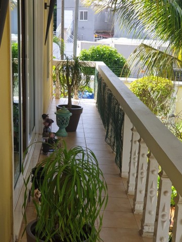 A Venda Vivenda V4 com anexo e piscina, no Projeto Nova Vida, Golfe 2.