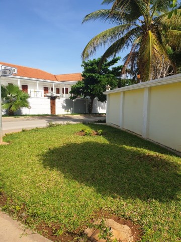 A Venda Vivenda V4 com anexo e piscina, no Projeto Nova Vida, Golfe 2.