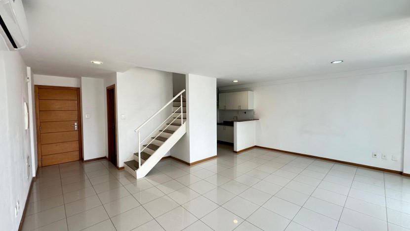 A Venda Apartamento T1 duplex, no Condomínio Belas Business Park, Talatona.