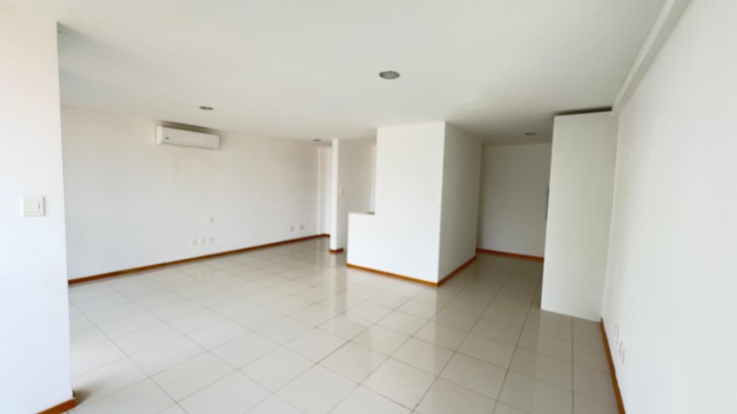 A Venda Apartamento T1 duplex, no Condomínio Belas Business Park, Talatona.