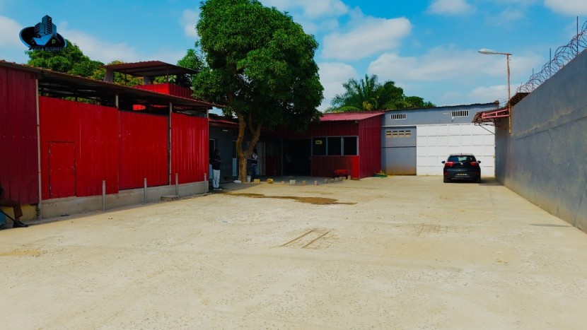A Venda TERRENO COM ARMAZÉM NO INTERIOR CAPALANGA
