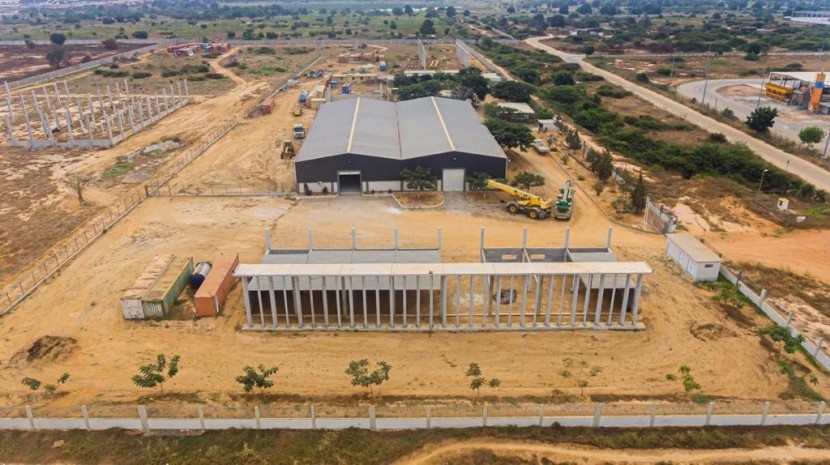 A Venda TERRENO DE 2 HECTARES COM NAVE NO INTERIOR NA ZONA ECONÓMICA ESPECIAL