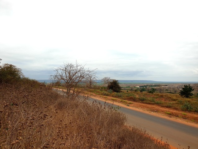 A Venda TERRENO BEIRA ESTRADA DE 7 HECTARES NO CALUMBO