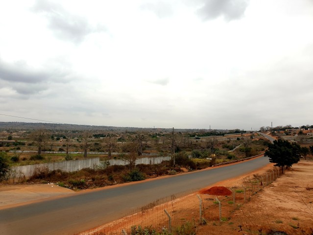 A Venda TERRENO BEIRA ESTRADA DE 7 HECTARES NO CALUMBO