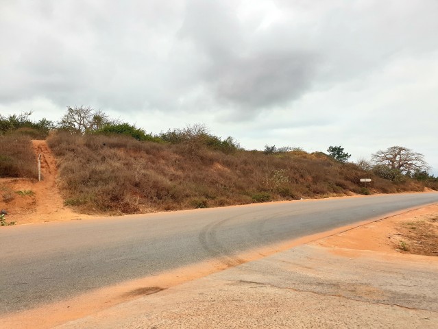 A Venda TERRENO BEIRA ESTRADA DE 7 HECTARES NO CALUMBO