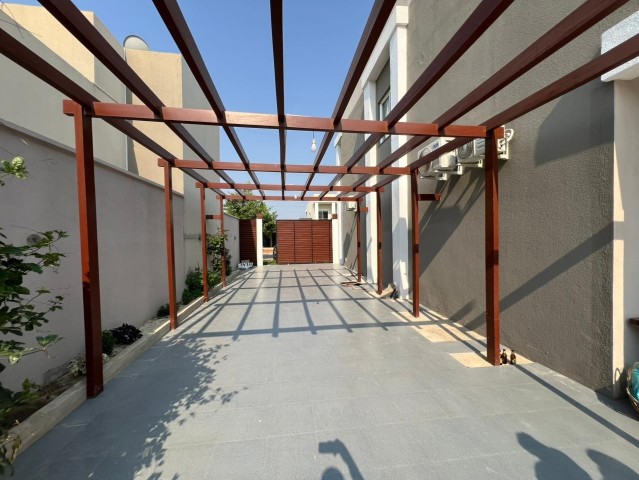 A Venda Vivenda V3 mobiliada, na Urbanização Boa Vida, Via Expressa.