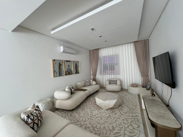 A Venda Vivenda V3 mobiliada, na Urbanização Boa Vida, Via Expressa.