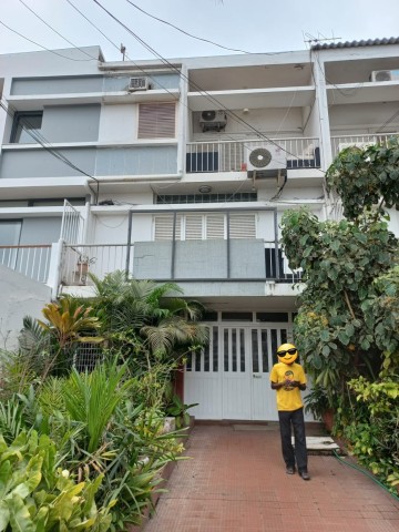 A Venda Vivenda V4+2, na Maianga, Rua Kateculo Mengo, defronte à Martal.