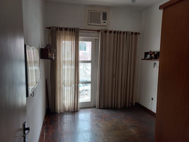 A Venda Vivenda V4+2, na Maianga, Rua Kateculo Mengo, defronte à Martal.