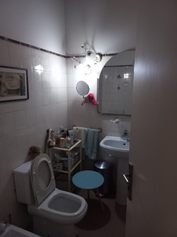 A Venda Vivenda V4+2, na Maianga, Rua Kateculo Mengo, defronte à Martal.