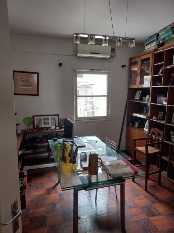 A Venda Vivenda V4+2, na Maianga, Rua Kateculo Mengo, defronte à Martal.