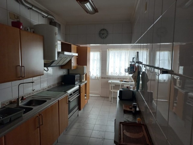 A Venda Vivenda V4+2, na Maianga, Rua Kateculo Mengo, defronte à Martal.