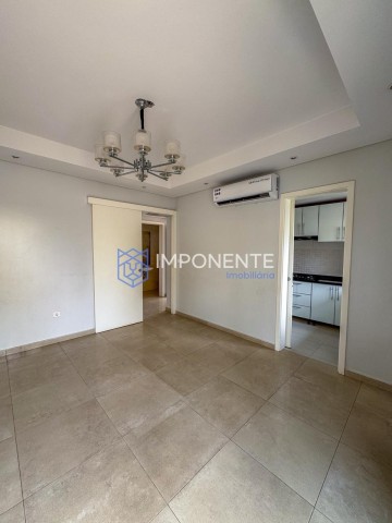 A Venda Vivenda V3 dúplex, no Condomínio Nosso Zimbo, no Camama.