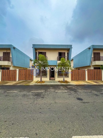 A Venda Vivenda V3 dúplex, no Condomínio Nosso Zimbo, no Camama.