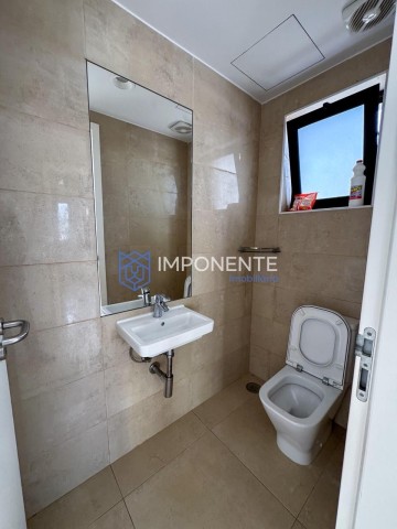 A Venda Vivenda V3 dúplex, no Condomínio Nosso Zimbo, no Camama.