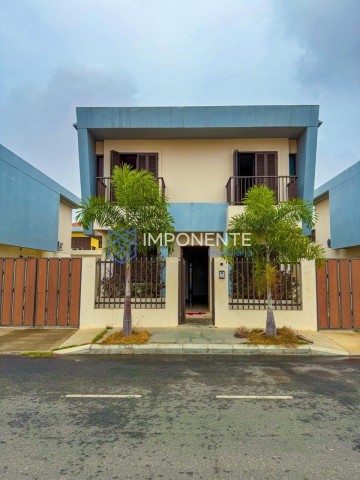 A Venda Vivenda V3 dúplex, no Condomínio Nosso Zimbo, no Camama.