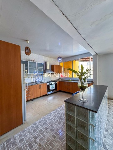 A Venda Vivenda V4 térrea com piscina e anexo, Zona Verde, Via Expressa.