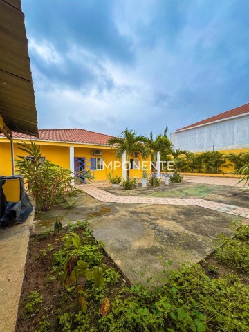 A Venda Vivenda V4 térrea com piscina e anexo, Zona Verde, Via Expressa.