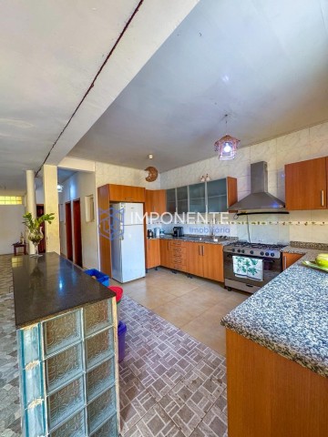 A Venda Vivenda V4 térrea com piscina e anexo, Zona Verde, Via Expressa.