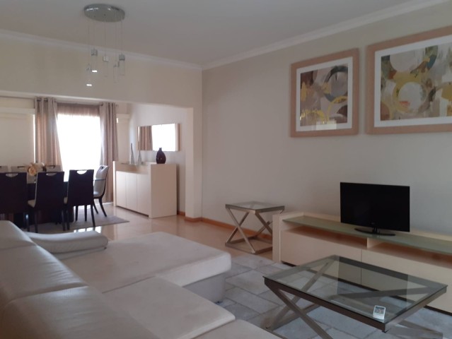 A Venda Vivenda V3 com anexo, mobiliada, no Condomínio Florença(Ensa), Talatona.