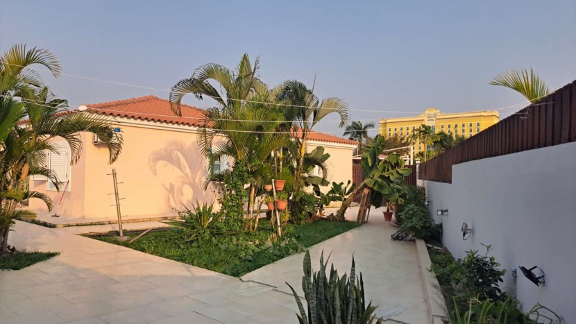 A Venda Vivenda V3 com anexo, mobiliada, no Condomínio Florença(Ensa), Talatona.