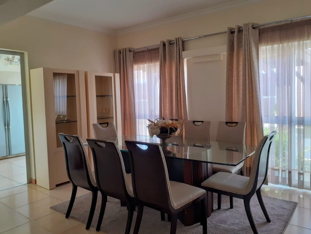 A Venda Vivenda V3 com anexo, mobiliada, no Condomínio Florença(Ensa), Talatona.