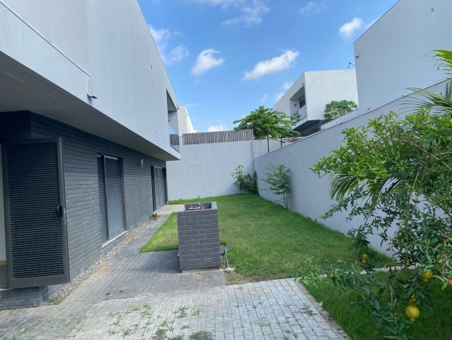 A Venda Vivenda V3+1, no Condomínio Talatona Gold, Talatona.