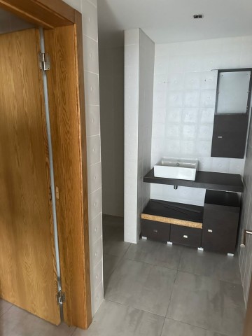 A Venda Escritório com 180m², no Condomínio Dolce Vita, Talatona.