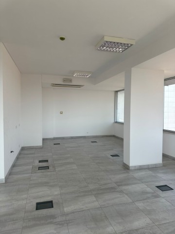 A Venda Escritório com 180m², no Condomínio Dolce Vita, Talatona.