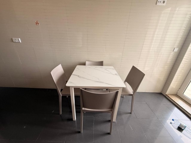 A Venda Apartamento T3, no Condomínio Terraços do Atlântico, Talatona.