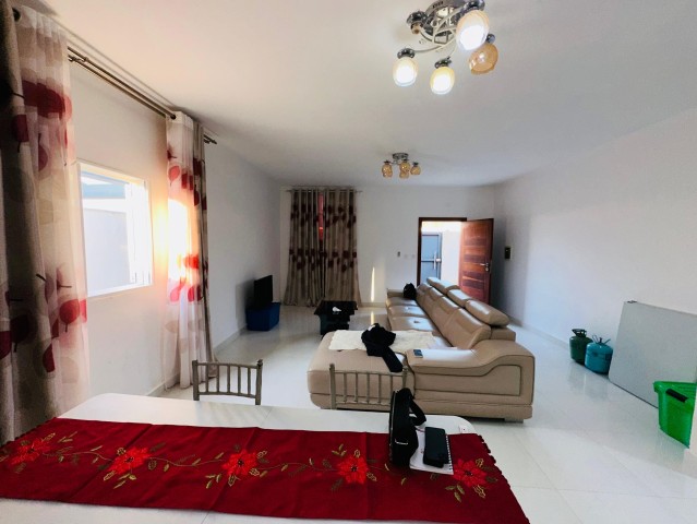 A Venda Vivenda V3 no condomínio Nobreza Residencial, Camama.