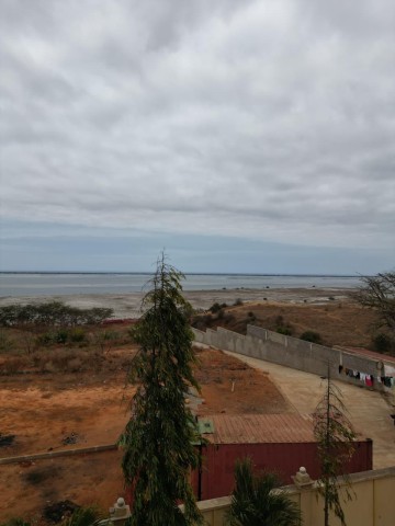 A Venda Terreno de 01 hectare na primeira linha da estrada, na encosta do Ramiros, Belas.