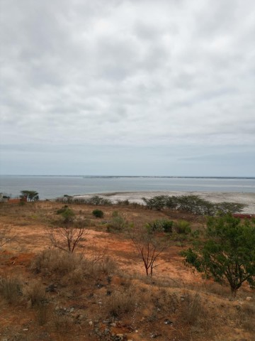 A Venda Terreno de 01 hectare na primeira linha da estrada, na encosta do Ramiros, Belas.