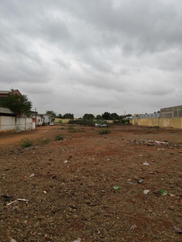 A Venda Terreno com 6.870 m², no Talatona, Avenida Pedro de Castro Van-Duném Loy, Vila do Gamek zona do Motocross.