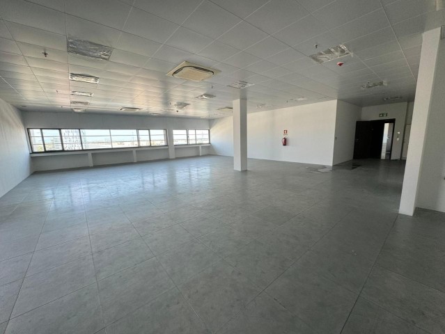 A Venda 7 Pisos de escritórios, no edifício Masuika, Talatona.