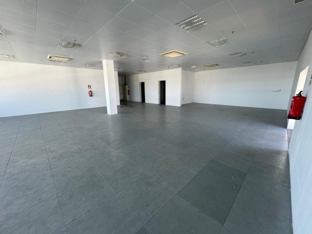 A Venda 7 Pisos de escritórios, no edifício Masuika, Talatona.