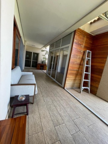 A Venda Luxuosa vivenda V5+3 com piscina, no Condomínio São Paulo, Talatona.