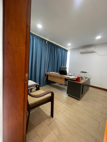 A Venda Luxuosa vivenda V5+3 com piscina, no Condomínio São Paulo, Talatona.