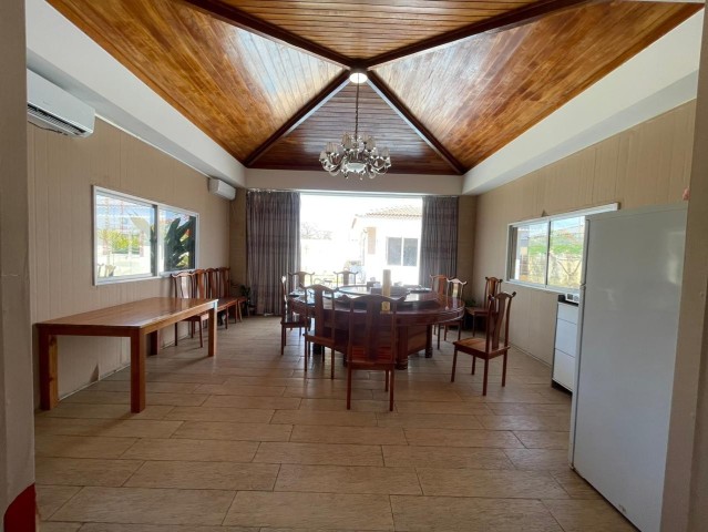 A Venda Luxuosa vivenda V5+3 com piscina, no Condomínio São Paulo, Talatona.