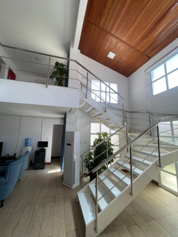 A Venda Luxuosa vivenda V5+3 com piscina, no Condomínio São Paulo, Talatona.