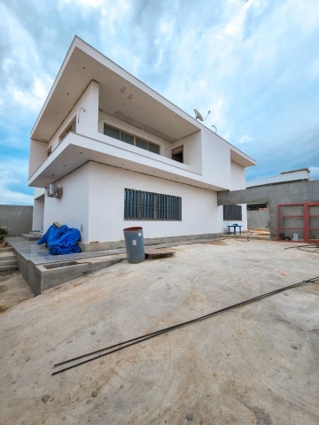 A Venda Vivenda V4 na Urbanização Nova Vida, Projecto Nova Vida.